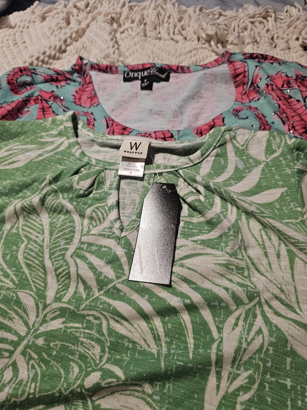 Wrapper Green and White Leaf Print Women's Top